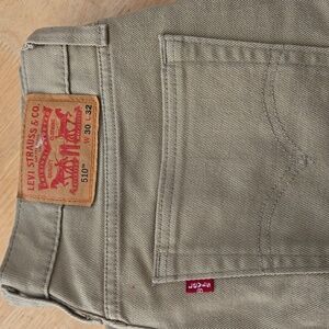 Mens Levi's jeans khaki color 510 w 30 l 32 in gently used condition